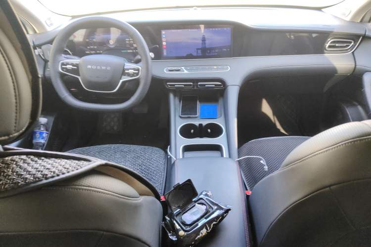 Used Roewe D7 2023 DMH 125km Superior Edition
