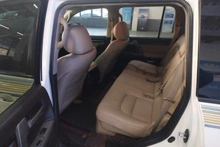 Used Toyota Land Cruiser 2010 4.0L Automatic VX
