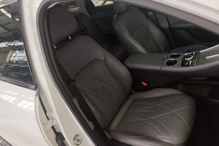 Used  L6 2025 EM-i 140km Starship Edition