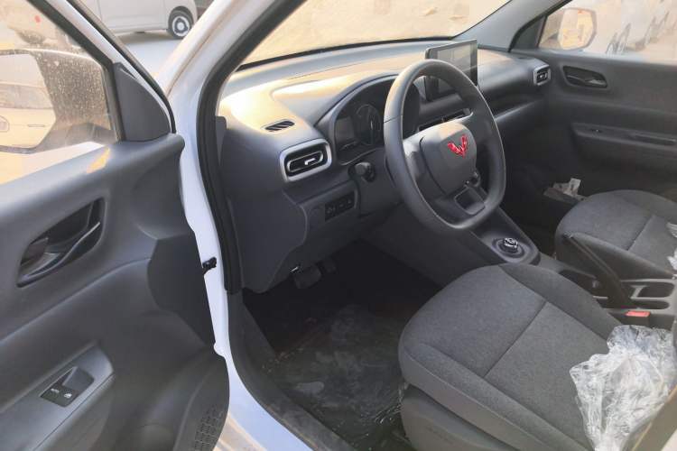 Used Wuling Hongguang New Energy 2024 All-Electric Model 300KM Standard Version
