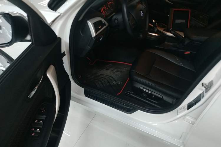 Used BMW 1 Series 2013 Facelifted 118i Leading Edition