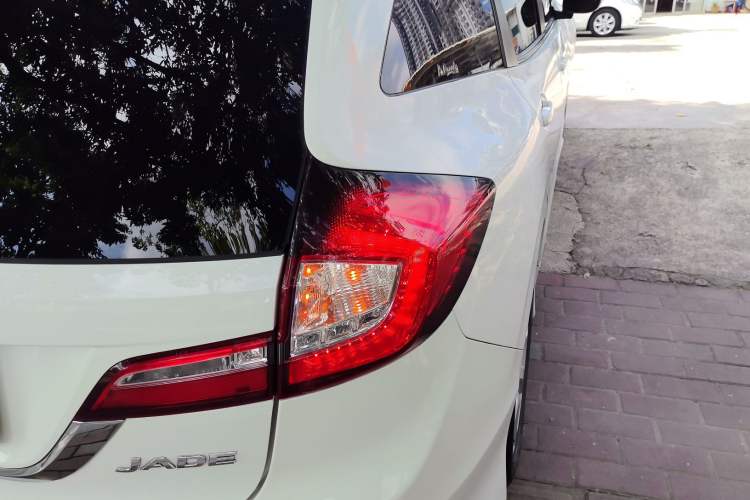 Used Honda Jade 2013 1.8L automatic Comfort version 5 seats