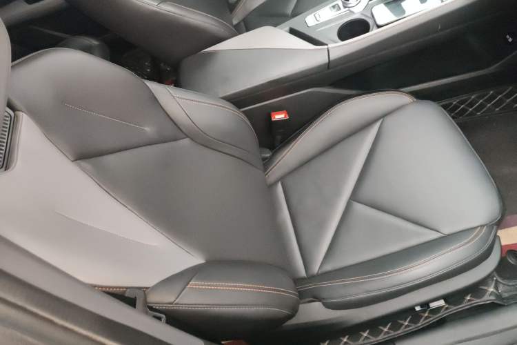 Used Changan UNI-V 2022 1.5T Prestige Version