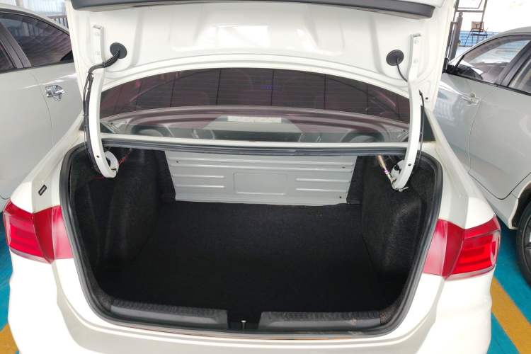 Used Volkswagen Santana 2019 1.5L Manual Fashion Edition China VI Standard