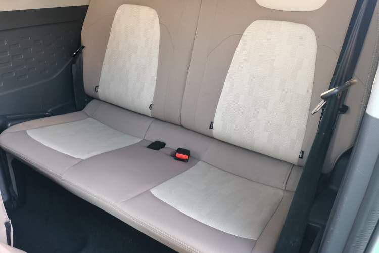 Used Chery QQ Ice Cream 2022 120km Conical Shape Lithium Iron Phosphate
