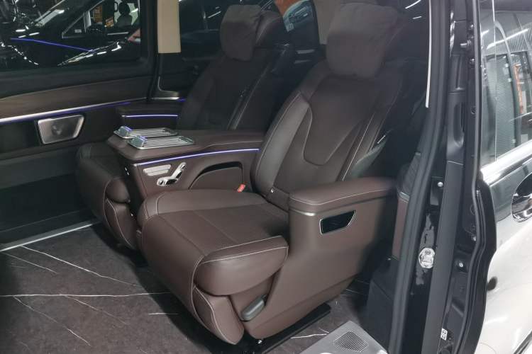 Used Mercedes-Benz V-Class 2024 V 300 L Long Wheelbase Luxury Edition
