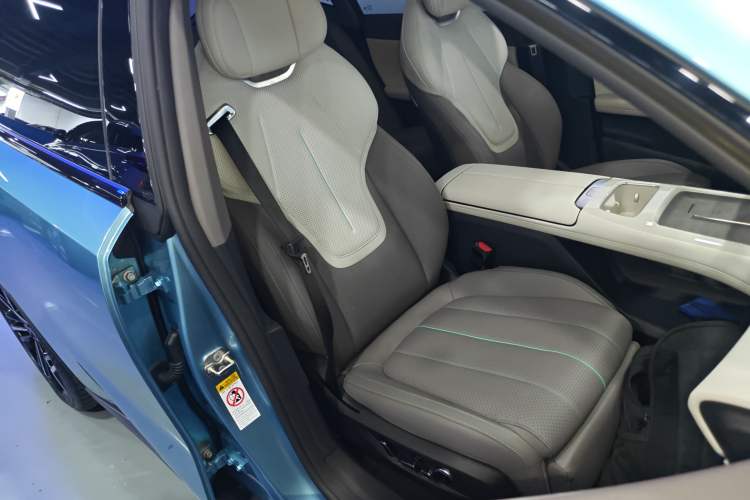 Used  L07 2024 230Max Qiankun Intelligent Driving ADS SE Range-Extended Version
