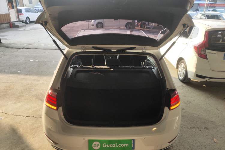 Used Volkswagen Golf 2020 Zhiai Edition 200TSI DSG Comfortable & Ambitious Version
