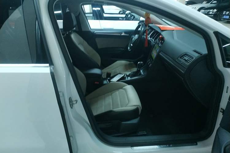 Used Volkswagen Golf 2017 230TSI Automatic Luxury Million-Vehicle Commemorative Edition