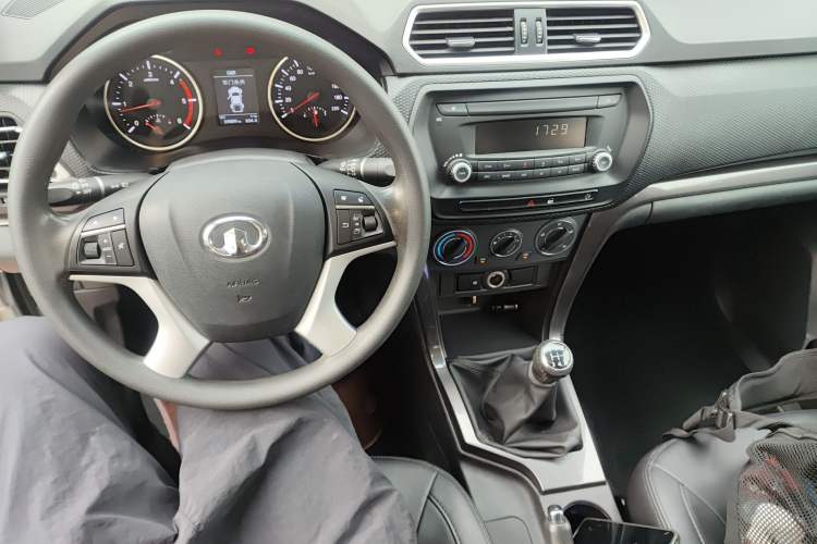 Used Great Wall Wingle 5 2017 2.0T European Version Diesel Two-Wheel Drive Advanced Large Double-Cab GW4D20E
