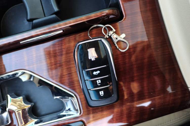 Used Toyota Crown 2015 2.0T Fashion Edition
