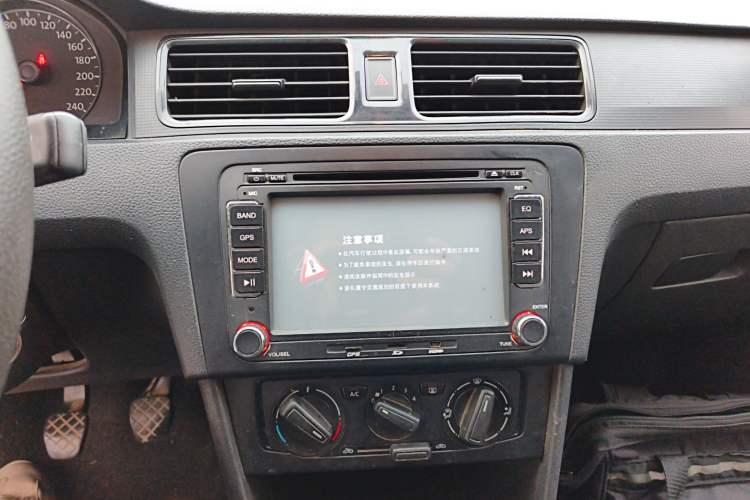 Used Volkswagen Santana 2015 1.4L Manual Fashion Edition
