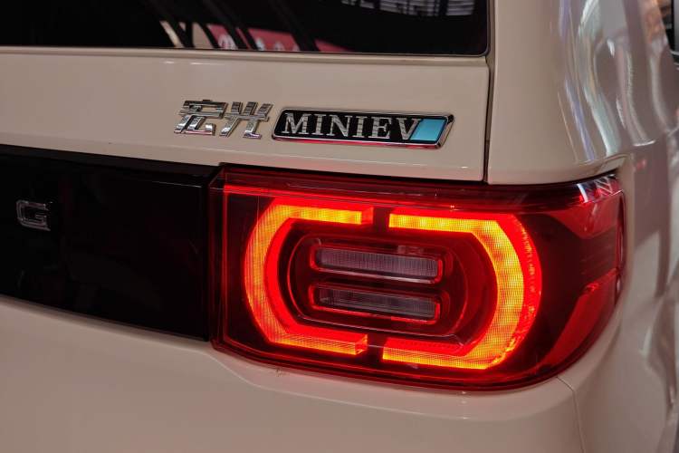 Used Wuling Hongguang MINIEV 2021 Macaron Premium Model – Lithium Iron Phosphate