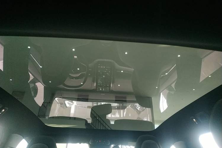 Used Volvo EX30 2025 Rear-Drive Long-Range Version Ultra