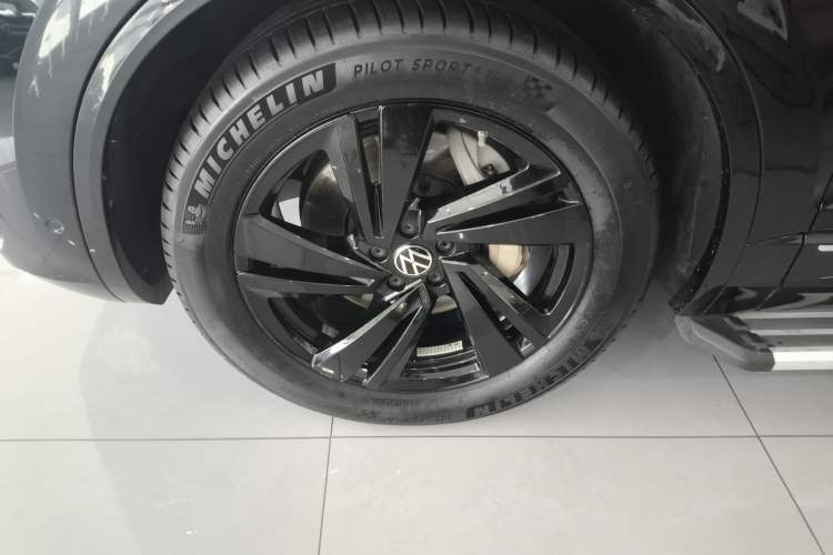 Used Volkswagen Touareg 2022 3.0 TSI Luxury Edition Black Diamond Sport Package
