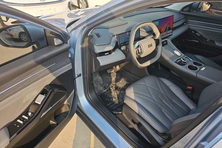 Used  L6 2025 EM-i 140km Starship Edition