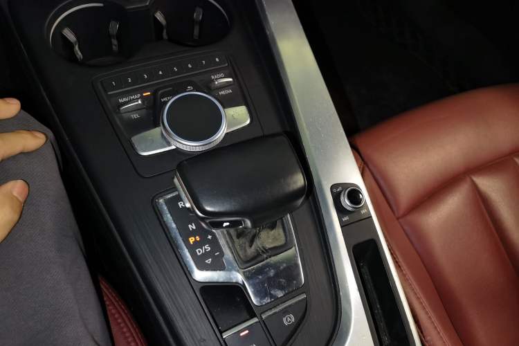 Used Audi A4L 2019 40 TFSI Fashion Edition China VI Emission Standard