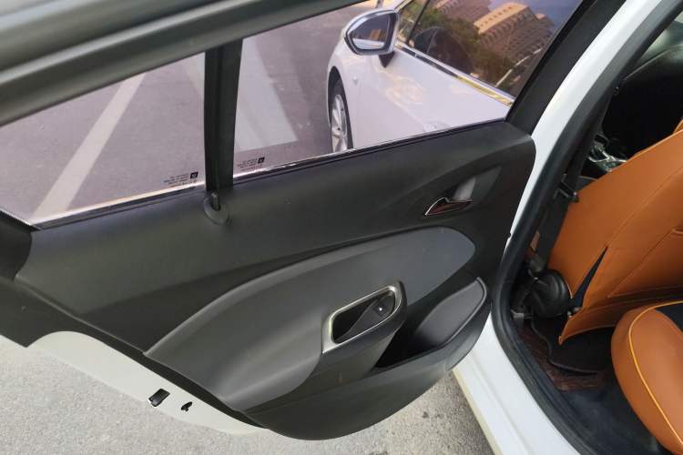 Used Chevrolet Cruze 2017 1.5L Automatic Pioneer Sunroof Edition
