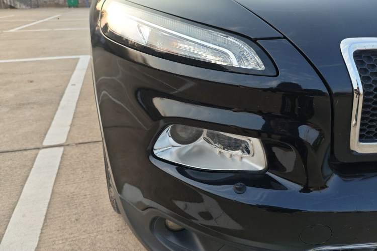 Used  Cherokee 2020 2.0L Two-Wheel Drive Classic Sports Edition