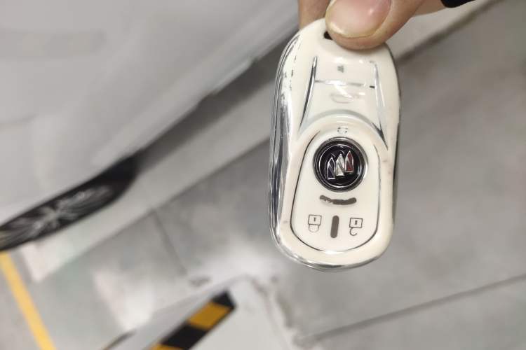 Used Buick GL8 2023 Facelifted Land Cruiser Executive Luxury Version
