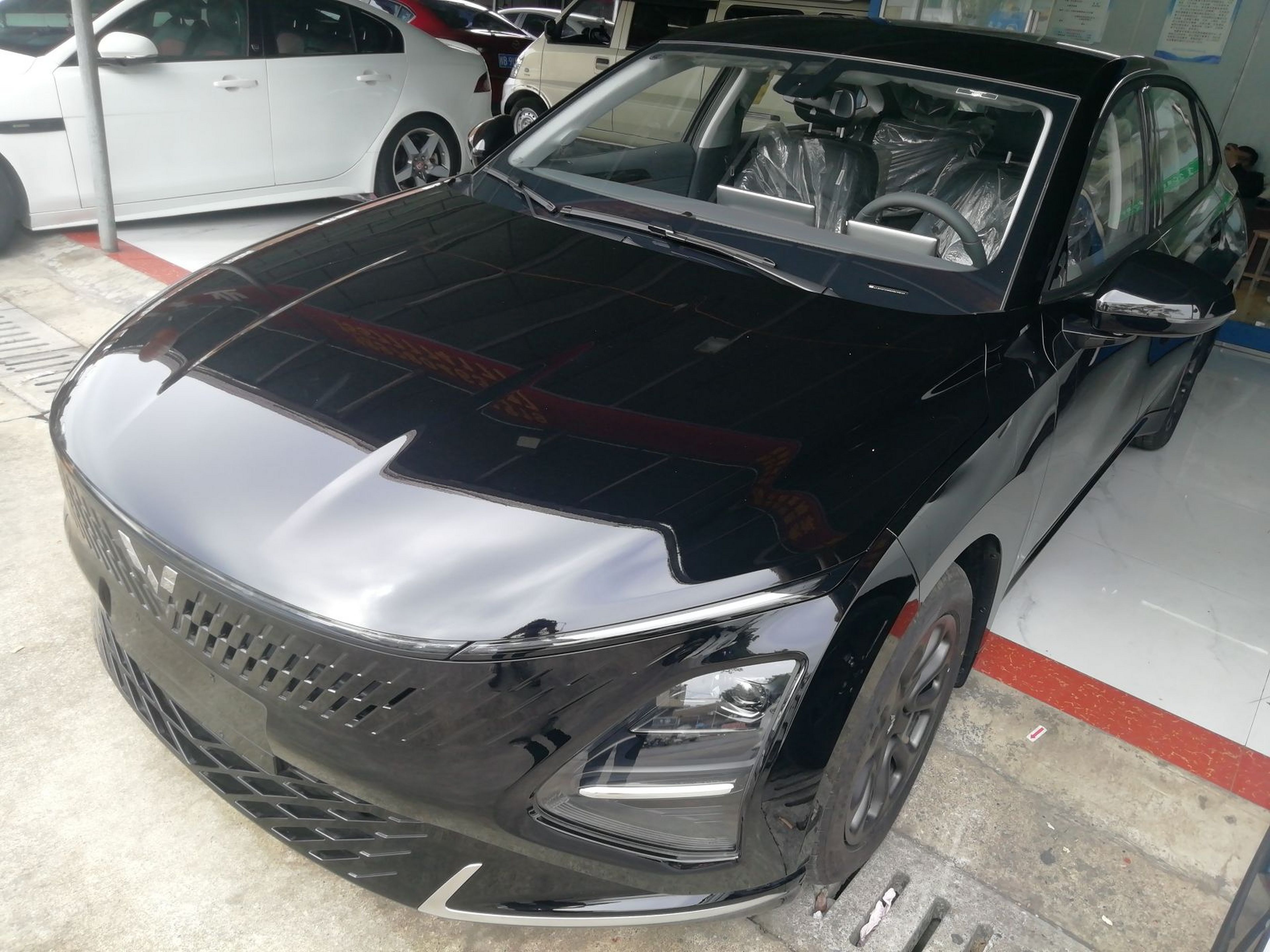 Под передней частью автомобиля