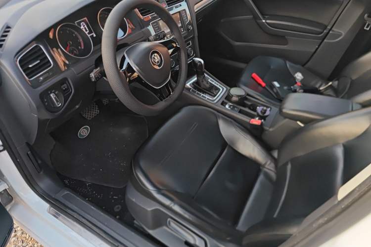 Used Volkswagen Golf 2017 1.6L Automatic Comfort Million-Vehicle Anniversary Edition