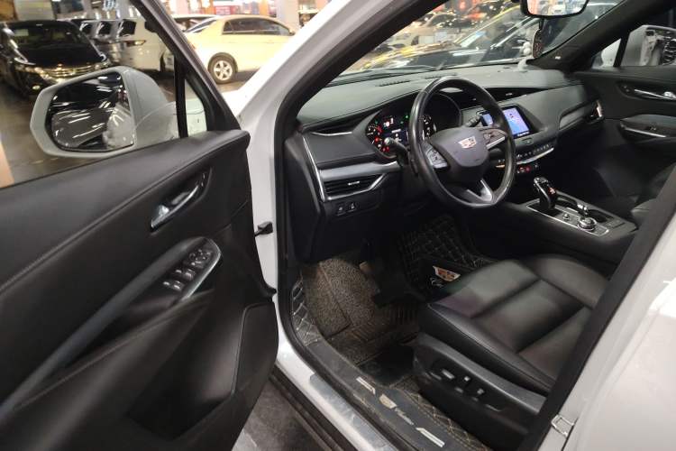 Used Cadillac XT4 2020 28T Two-Wheel-Drive Leading Version

