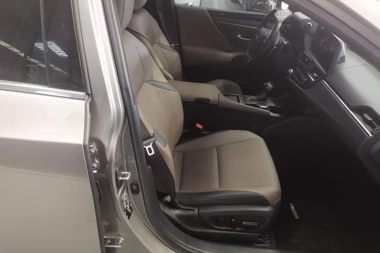 Used Lexus ES 2022 200 Excellence Edition
