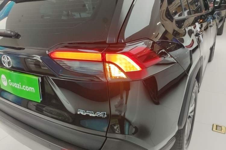 Used Toyota RAV4 2023 2.0L CVT Two-Wheel Drive Fashion Plus Edition
