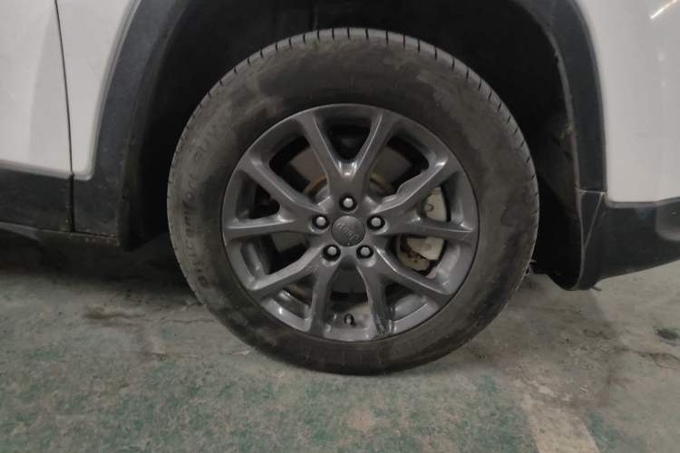 Used  Cherokee 2020 2.0L Two-Wheel Drive Classic Sports Edition
