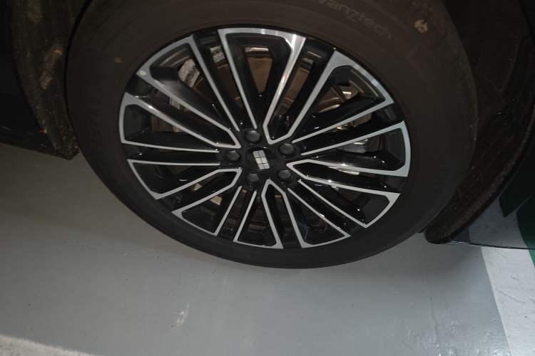 Used  Galaxy 8 2025 130km EM-i Deluxe Edition