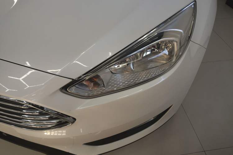 Used Ford Focus 2018 Sedan Classic 1.6L Automatic Trendy SmartDrive Edition
