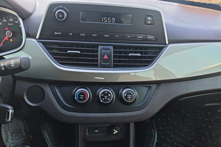 Used Baojun 310W 2017 1.5L Manual Comfort Version China VI Emission Standard