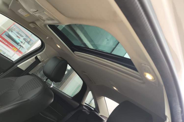 Used Ford Focus 2017 Sedan 1.6L Automatic Fashion Edition Smart Drive Version
