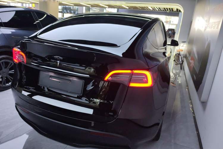Used Tesla Model Y 2023 Rear-Wheel-Drive Version

