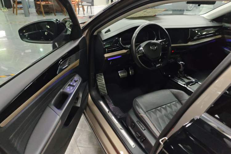 Used Volkswagen Passat 2019 330TSI Luxury Edition China VI Standard