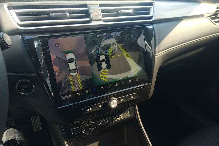 Used Roewe i5 2020 1.5L Manual 4G Connect Luxury Edition
