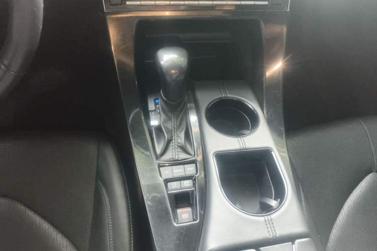 Used Toyota Avalon 2019 Dual-Engine 2.5L Luxury Edition China VI Standard
