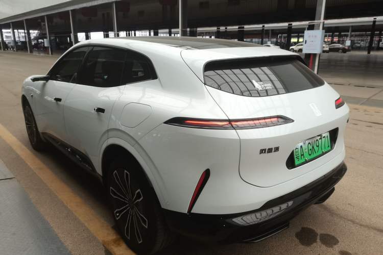 Used  07 2024 Max Extended-Range Edition