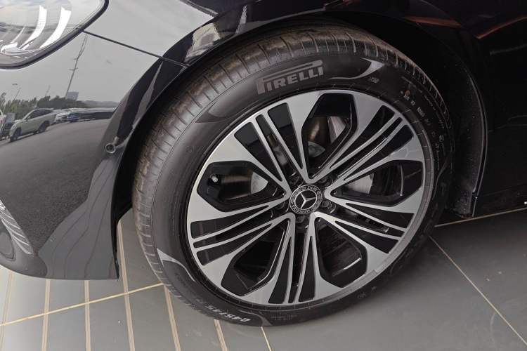 Used Mercedes-Benz E-Class 2025 Facelift E 300 L Luxury Edition
