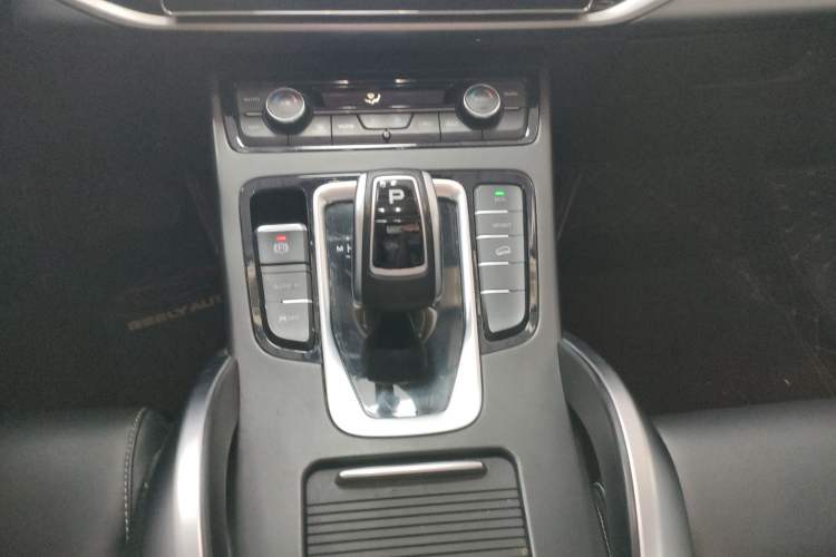 Used Geely Auto Emgrand X7 Sport 2021 Million Edition 1.8TD DCT Two-Wheel Drive Luxury Model
