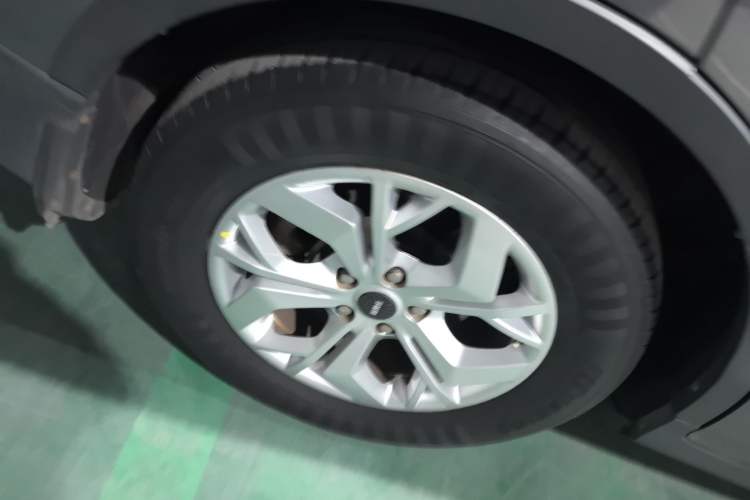 Used SWM G05 2019 2.0L Manual Luxury Edition
