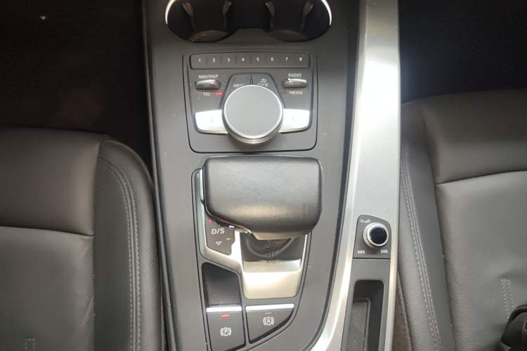 Used Audi A4L 2019 40 TFSI Fashion Version China V
