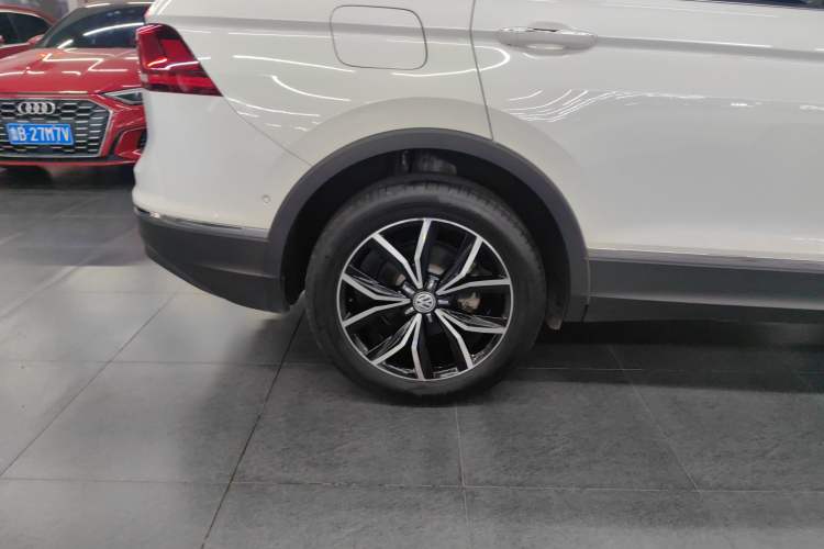 Used Volkswagen Tiguan L 2019 Revised 330TSI Automatic Two-Wheel Drive Smart & Luxury Edition China VI Standard