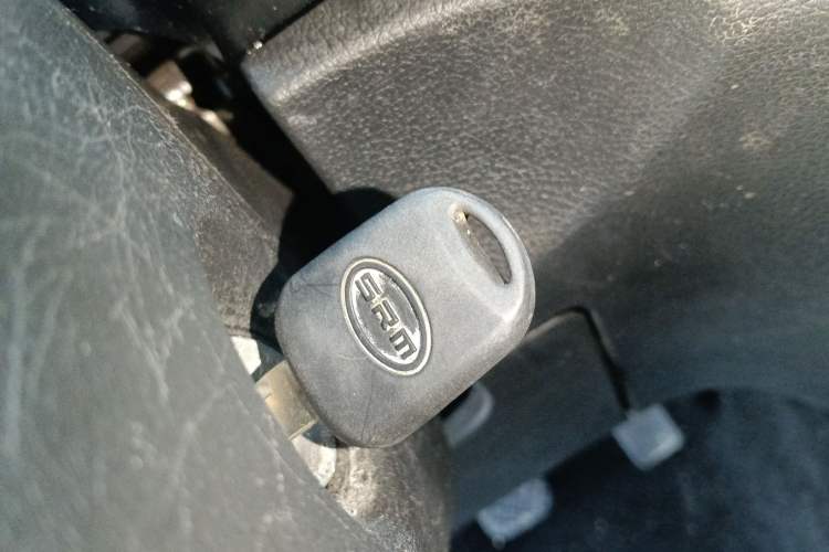 Used Jinbei Gold Hiace M Classic 2024 1.5L Travel Lion Passenger Van 6 Seats