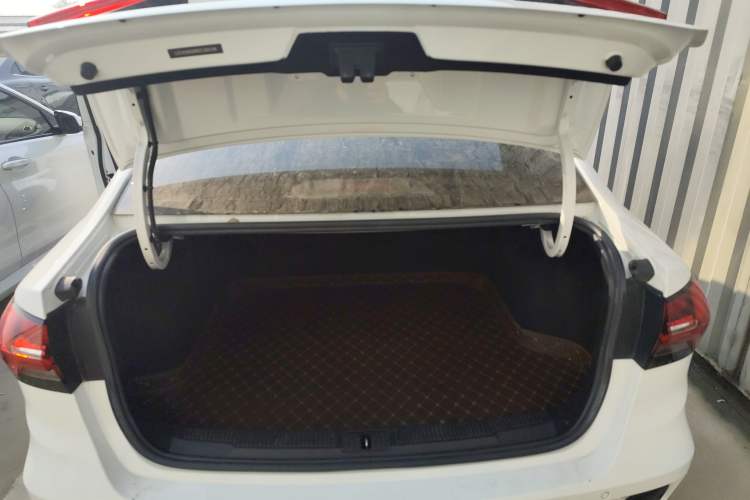 Used Roewe i5 2021 1.5L CVT Diamond Edition
