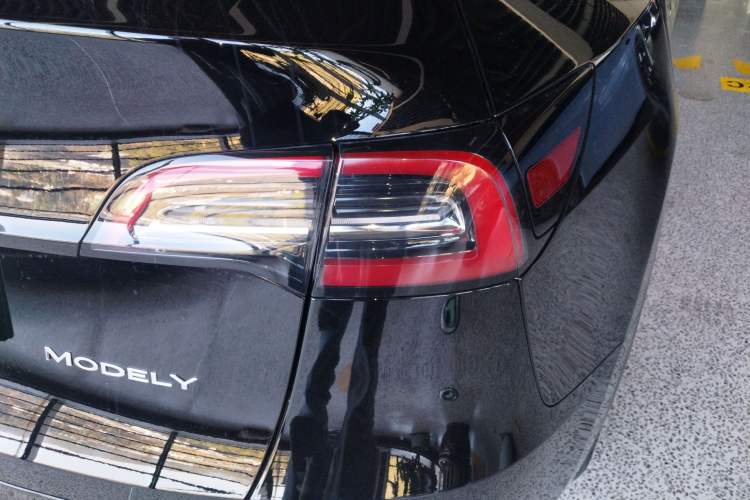 Used Tesla Model Y 2023 Long-Range All-Wheel-Drive Version
