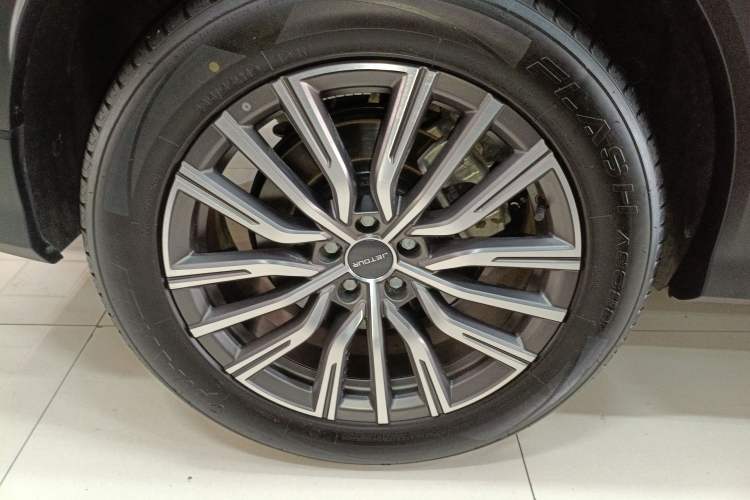 Used JETOUR X70 PLUS 2023 1.5T DCT Brave PLUS 5-Seater
