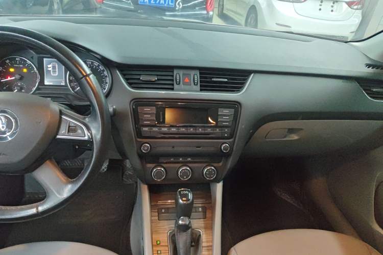 Used Skoda Octavia 2015 1.4TSI DSG Yijun Edition