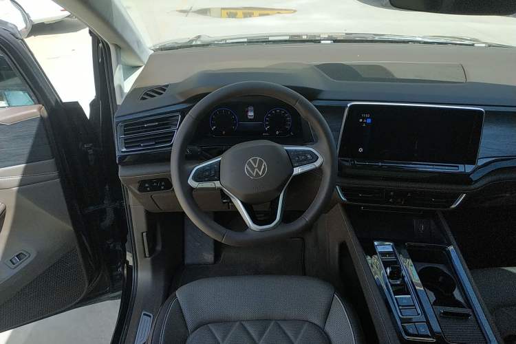 Used Volkswagen Viloran 2024 380TSI Premium Edition
